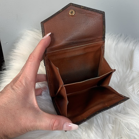 1990 authentic Louis Vuitton compact Elise wallet - scar blemish on front - Picture 8 of 16